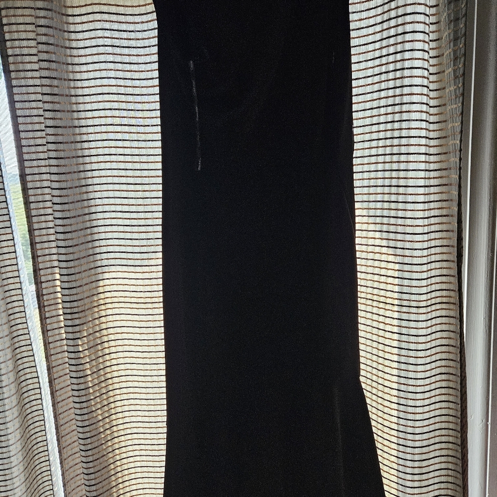 Size 8 beautiful mid lengthed calvin klein dress never worn